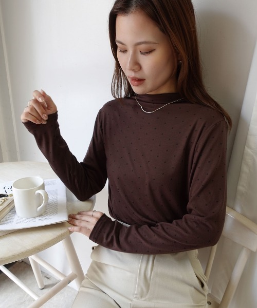 CORNERS(コーナーズ)の「ドット柄プチハイネックトップス(Tシャツ/カットソー・レディース・ブラウン/グレー/チャコールグレー/ホワイト・M)」の8枚目の写真