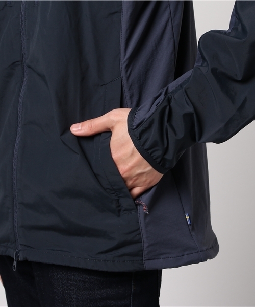 FJALL RAVEN (フェールラーベン)の「High Coast Hybrid Jacket (FJALLRAVEN/フェールラーベン)(ナイロンジャケット・メンズ・ネイビー/ブルー/ダークグレー・MEDIUM/X-SMALL/SMALL/LARGE)」の9枚目の写真