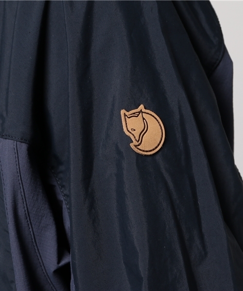 FJALL RAVEN (フェールラーベン)の「High Coast Hybrid Jacket (FJALLRAVEN/フェールラーベン)(ナイロンジャケット・メンズ・ネイビー/ブルー/ダークグレー・MEDIUM/X-SMALL/SMALL/LARGE)」の10枚目の写真