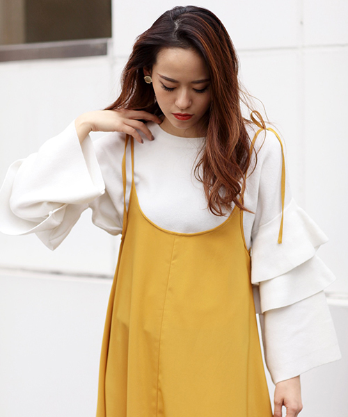 MURUA（ムルーア）の「スリーブラッフルニット（ニット/セーター・レディース・アイボリー/ブラック/ライトブルー・FREE）」の4枚目の写真