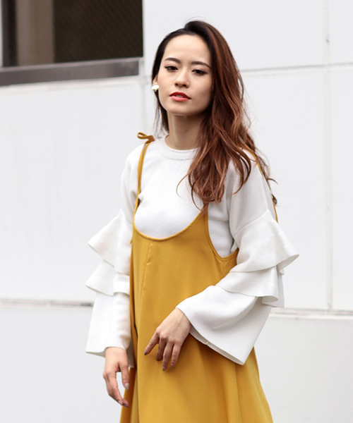 MURUA（ムルーア）の「スリーブラッフルニット（ニット/セーター・レディース・アイボリー/ブラック/ライトブルー・FREE）」の11枚目の写真