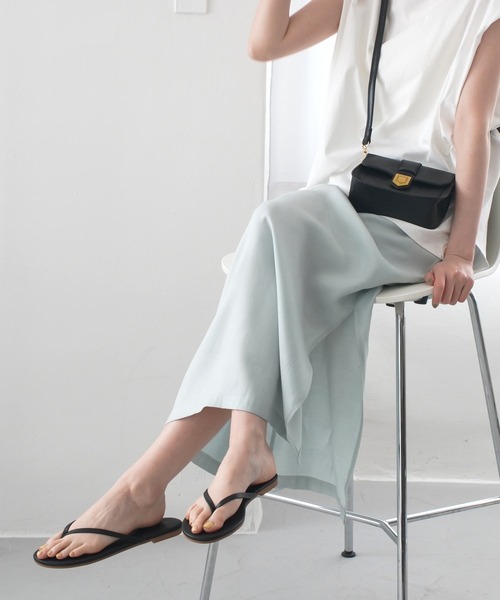 AmiAmi(アミアミ)の「大人カラートングサンダル(サンダル・レディース・グレイッシュベージュ/ピンクゴールド/ブラウン/シルバー/ゴールド/ブラック/パイソン/カーキ/アイボリー/レオパード/ベージュ/モカ/ダークベージュ/ブロンズ/ピンク/ライム・S/L/LL/M)」の19枚目の写真