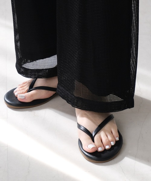 AmiAmi(アミアミ)の「大人カラートングサンダル(サンダル・レディース・グレイッシュベージュ/ピンクゴールド/ブラウン/シルバー/ゴールド/ブラック/パイソン/カーキ/アイボリー/レオパード/ベージュ/モカ/ダークベージュ/ブロンズ/ピンク/ライム・S/L/LL/M)」の21枚目の写真