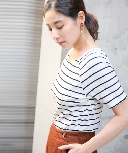 LEPSIM（レプシィム）の「TCボートネックテレコプルオーバーSS　802657（Tシャツ/カットソー・レディース・ブラック/ネイビー/ブラウン/ホワイト×ブラック・MEDIUM/LARGE）」の2枚目の写真