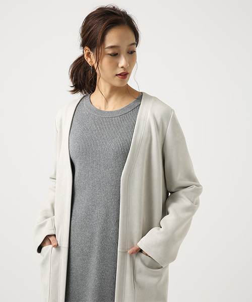 AZUL by moussy(アズールバイマウジー)の「フェイクスエードノーカラーコート(チェスターコート・レディース・ライトグレー/キャメル・SMALL/MEDIUM)」の7枚目の写真