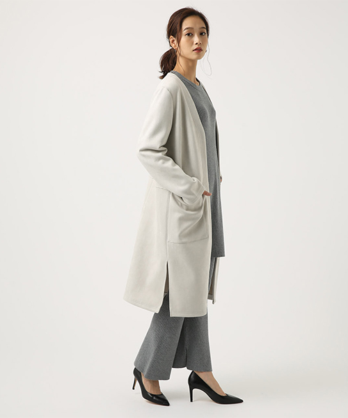 AZUL by moussy(アズールバイマウジー)の「フェイクスエードノーカラーコート(チェスターコート・レディース・ライトグレー/キャメル・SMALL/MEDIUM)」の6枚目の写真