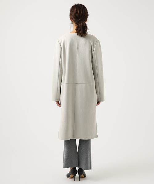 AZUL by moussy(アズールバイマウジー)の「フェイクスエードノーカラーコート(チェスターコート・レディース・ライトグレー/キャメル・SMALL/MEDIUM)」の5枚目の写真