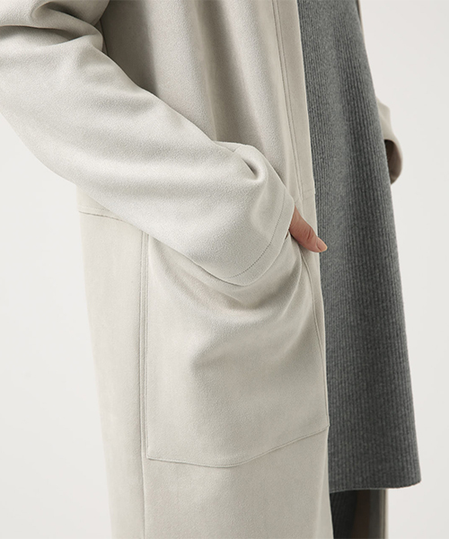 AZUL by moussy(アズールバイマウジー)の「フェイクスエードノーカラーコート(チェスターコート・レディース・ライトグレー/キャメル・SMALL/MEDIUM)」の10枚目の写真