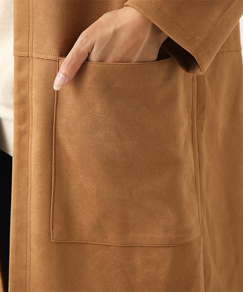 AZUL by moussy(アズールバイマウジー)の「フェイクスエードノーカラーコート(チェスターコート・レディース・ライトグレー/キャメル・SMALL/MEDIUM)」の11枚目の写真