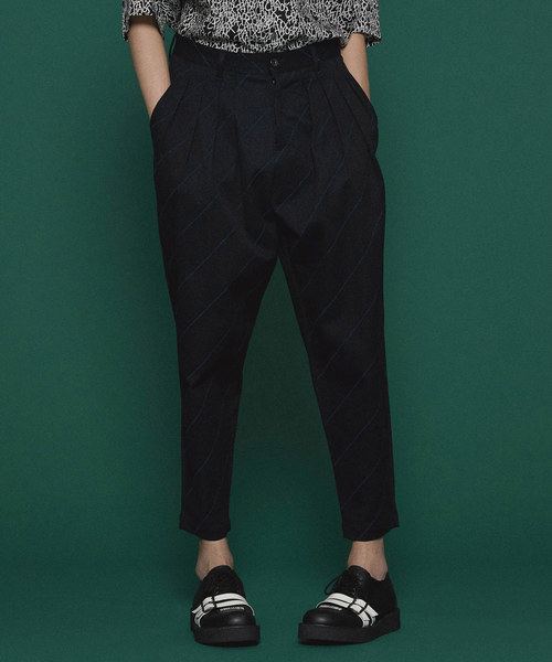 SHAREEF（シャリーフ）の「BIAS LINE WIDE TAPERED PANTS（その他パンツ・メンズ・ネイビー/オレンジ/ブラック・1/3/2）」の2枚目の写真
