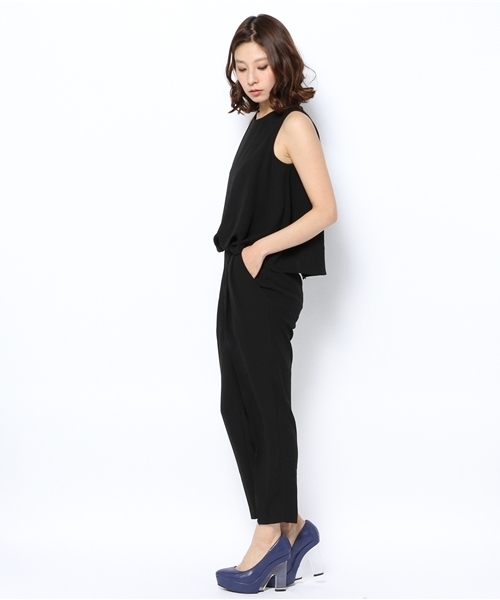 ELFORBR(エルフォーブル)の「ジョーゼットバックフレアオールインワン(つなぎ/オールインワン・レディース・ブラック/ネイビー・38/36/34)」の4枚目の写真