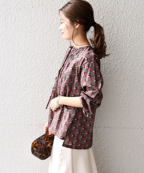 liflattie ships（リフラティ シップス）の「liflattie ships:リバティシャーリングスモック（シャツ/ブラウス・レディース・ブラック/ピンク/オリーブ・SMALL/MEDIUM）」の2枚目の写真