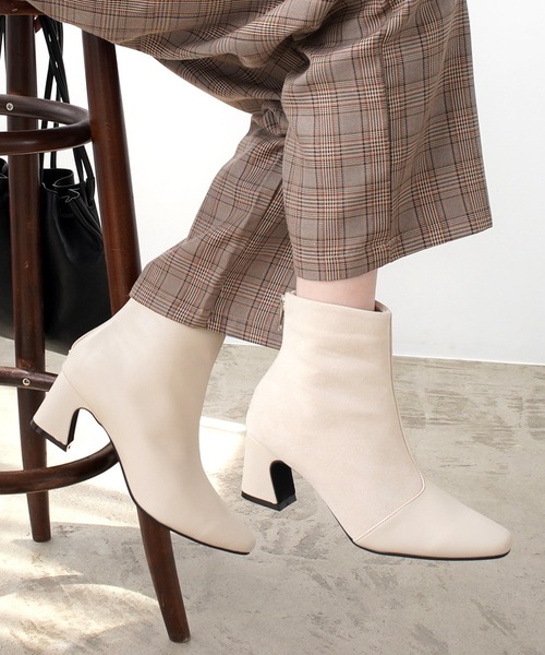 AmiAmi（アミアミ）の「スクエアトゥ異素材切り替えショートブーツ（ブーツ・レディース・ブラック/ダークブラウン/ベージュ/アイボリー・LL/S/M/L）」の2枚目の写真