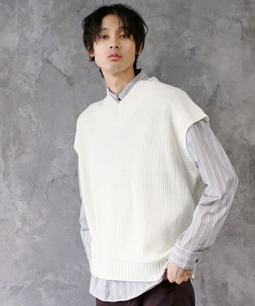 ASTRONOMY（アストロノミー）の「オーバーサイズ Vネック チルデン ニット ベスト ワイド ビッグシルエット（ベスト・メンズ・ホワイト/ブラック/ベージュ/ホワイト系その他/ブラック系その他/グレー/モカ/ベージュ系その他/ネイビー/ブルー系その他・M/L）」の3枚目の写真