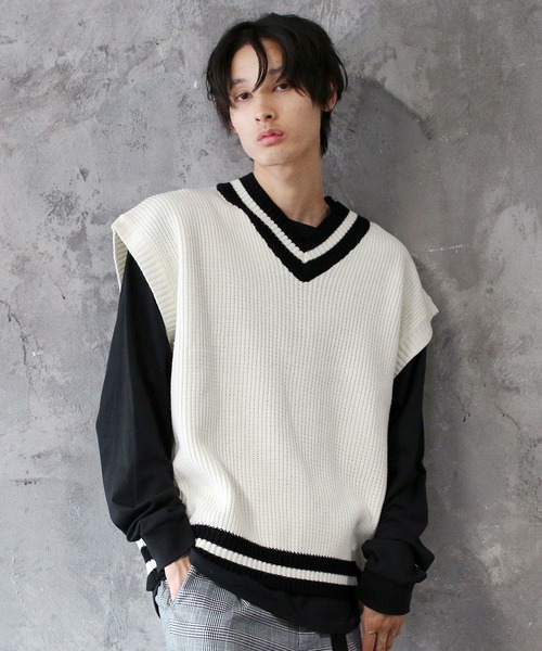 ASTRONOMY（アストロノミー）の「オーバーサイズ Vネック チルデン ニット ベスト ワイド ビッグシルエット（ベスト・メンズ・ホワイト/ブラック/ベージュ/ホワイト系その他/ブラック系その他/グレー/モカ/ベージュ系その他/ネイビー/ブルー系その他・M/L）」の2枚目の写真