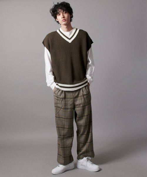 ASTRONOMY（アストロノミー）の「オーバーサイズ Vネック チルデン ニット ベスト ワイド ビッグシルエット（ベスト・メンズ・ホワイト/ブラック/ベージュ/ホワイト系その他/ブラック系その他/グレー/モカ/ベージュ系その他/ネイビー/ブルー系その他・M/L）」の21枚目の写真