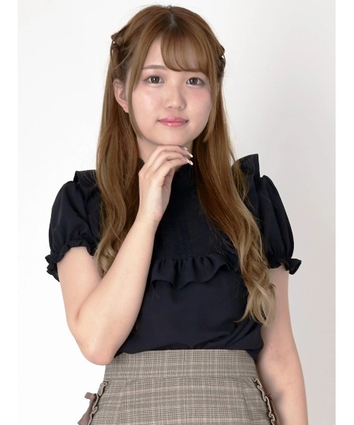Ank Rouge(アンクルージュ)の「ラウンドヨークフリルパフブラウス(シャツ/ブラウス・レディース・ブラック/オフホワイト・M)」の2枚目の写真