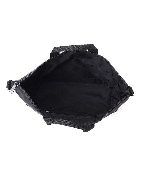 Manhattan Portage(マンハッタンポーテージ)の「Helmsley Bag(ショルダーバッグ・メンズ・ブラック・SMALL)」の6枚目の写真