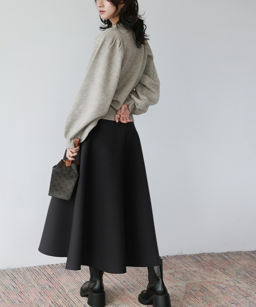 ELFRANK（エルフランク）の「ボンディングボリュームフレアロングスカート（スカート・レディース・イエロー/ラベンダー/グリーン/カーキ/ブラック/テラコッタ/グレイッシュベージュ/ネイビー・M/L）」の16枚目の写真