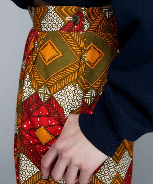 NOISE MAKER（ノイズメーカー）の「アフリカ柄スリットワイドパンツ