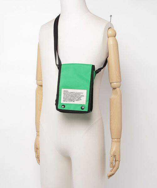 DIESEL（ディーゼル）の「メンズ カラーブロック リサイクルナイロン ミニクロスボディ（ショルダーバッグ・メンズ・グリーン・UNI）」の8枚目の写真