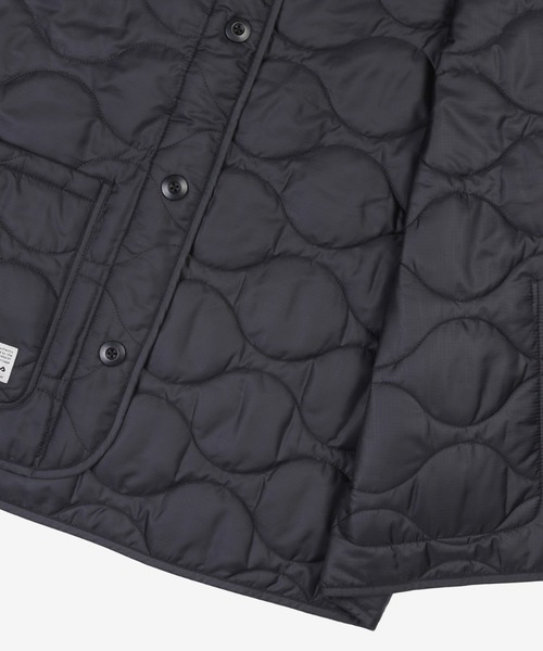 B'2nd（ビーセカンド）の「FILA×PROJECT 7 (フィラ×プロジェクト 7) BTS着用 バックロゴキルティングジャケット（ブルゾン・メンズ・ブラック・MEDIUM/LARGE）」の13枚目の写真