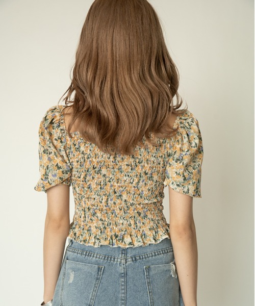 yuue' ( wear )(ユーイ)の「シャーリング総柄パフスリーブトップス(Tシャツ/カットソー・レディース・パープル/イエロー・FREE)」の6枚目の写真