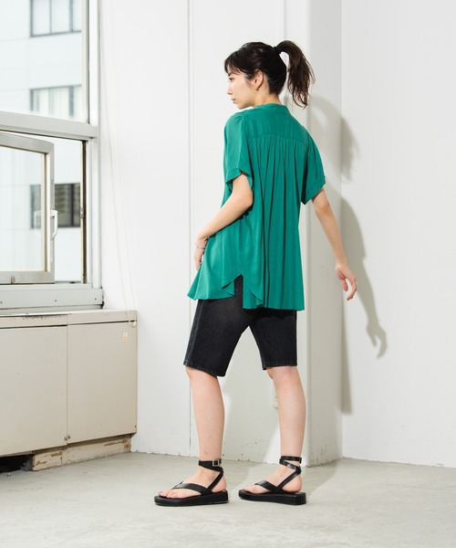 Auntie Rosa Holiday(アンティローザホリデー)の「リネンピンタックフレンチスリーブブラウス(シャツ/ブラウス・レディース・ブラック/オフホワイト/ブルー/イエロー/オレンジ/グリーン・FREE)」の14枚目の写真