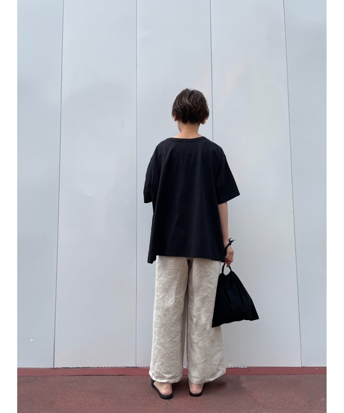 ビアズリー　BEARDSLEY かぎ針サイドスリットTシャツ　白　黒 BEARDSLEY（ビアズリー）の「かぎ針サイドスリットTシャツ（T