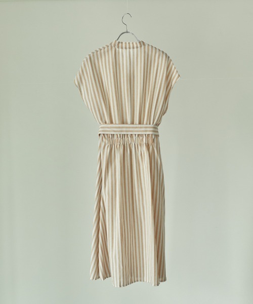 ECRIRE（エクリール）の「ストライプシャツワンピース（シャツワンピース・レディース・ブラック/ベージュ/ブルー・フリー）」の17枚目の写真