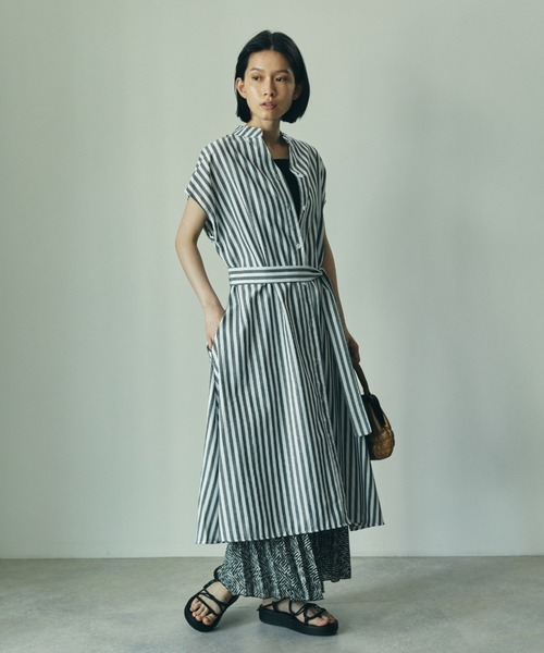ECRIRE（エクリール）の「ストライプシャツワンピース（シャツワンピース・レディース・ブラック/ベージュ/ブルー・フリー）」の12枚目の写真