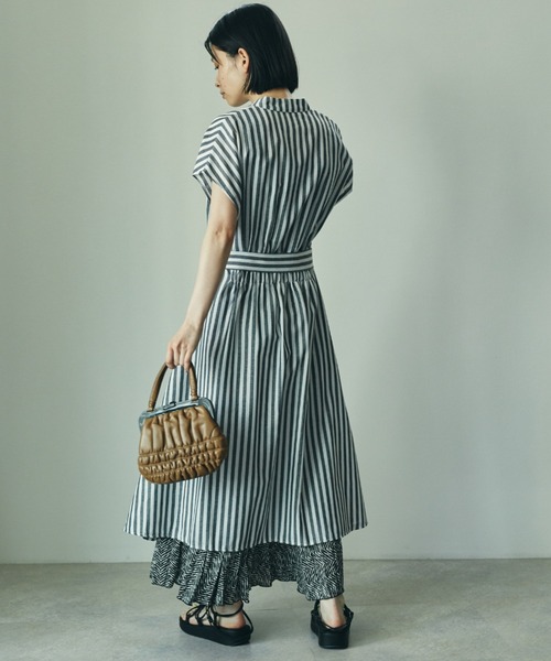 ECRIRE（エクリール）の「ストライプシャツワンピース（シャツワンピース・レディース・ブラック/ベージュ/ブルー・フリー）」の10枚目の写真