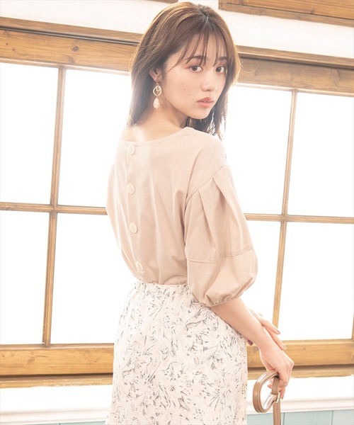 WILLSELECTION(ウィルセレクション)の「シルケット天竺ボリュームスリーブ飾り釦トップス(Tシャツ/カットソー・レディース・ライトベージュ/ブラック/オフホワイト/ブラック系その他4/ピンク・MEDIUM)」の4枚目の写真