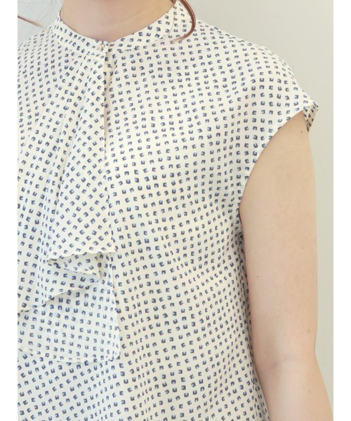 Te chichi（テチチ）の「ランダム幾何柄ボウタイブラウス（シャツ/ブラウス・レディース・オフホワイト/ネイビー・ﾌﾘ-）」の8枚目の写真