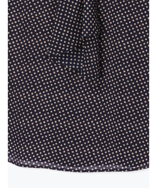 Te chichi（テチチ）の「ランダム幾何柄ボウタイブラウス（シャツ/ブラウス・レディース・オフホワイト/ネイビー・ﾌﾘ-）」の13枚目の写真