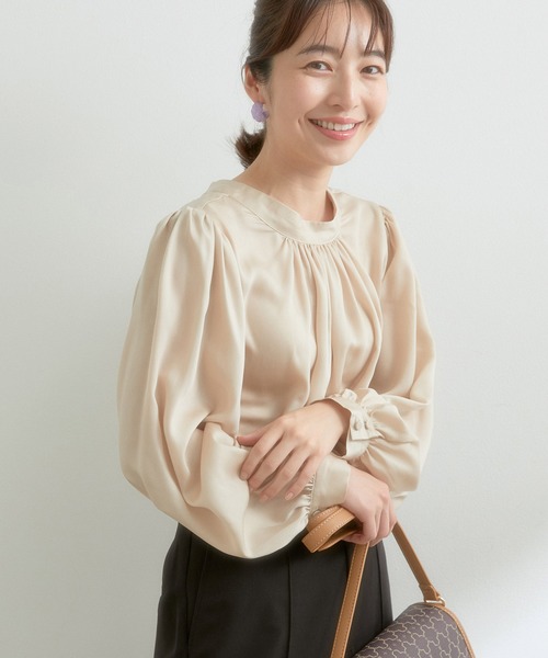VIS（ビス）の「【前後2WAY】サテンとろみギャザーブラウス（シャツ/ブラウス・レディース・ブラック/ベージュ/オフホワイト/パープル系その他・FREE）」の3枚目の写真