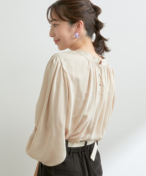 VIS（ビス）の「【前後2WAY】サテンとろみギャザーブラウス（シャツ/ブラウス・レディース・ブラック/ベージュ/オフホワイト/パープル系その他・FREE）」の12枚目の写真