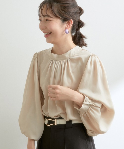 VIS（ビス）の「【前後2WAY】サテンとろみギャザーブラウス（シャツ/ブラウス・レディース・ブラック/ベージュ/オフホワイト/パープル系その他・FREE）」の6枚目の写真
