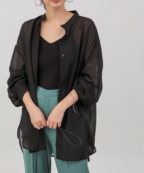 COLONY 2139（コロニートゥーワンスリーナイン）の「バンドカラーボリューム袖シアーシャツ（シャツ/ブラウス・レディース・ブラック/オフホワイト/グレイッシュベージュ・FREE）」の2枚目の写真