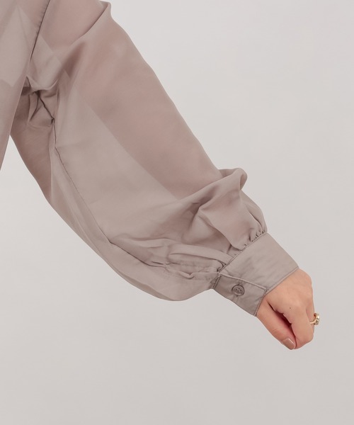 COLONY 2139（コロニートゥーワンスリーナイン）の「バンドカラーボリューム袖シアーシャツ（シャツ/ブラウス・レディース・ブラック/オフホワイト/グレイッシュベージュ・FREE）」の7枚目の写真