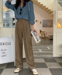 ロングなシルエットのピンタックスラックス