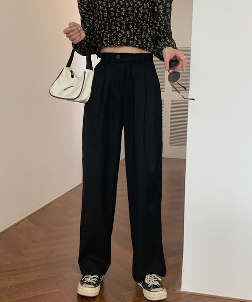 by muni:r（バイ ムニール）の「ロングなシルエットのピンタックスラックス（スラックス・レディース・ブラック/グレー/ベージュ/レッド/ブルー/オレンジ/ネイビー/ライトピンク・SMALL/MEDIUM）」の2枚目の写真