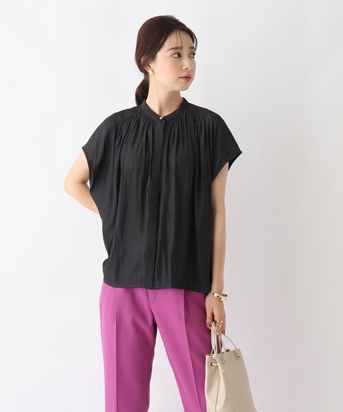 AG by aquagirl(エージーバイアクアガール)の「◆パウダーサテンギャザーブラウス【WEB限定サイズ】(シャツ/ブラウス・レディース・チャコールグレー/アイボリー/ボルドー/ライトベージュ・40/38/36)」の1枚目の写真