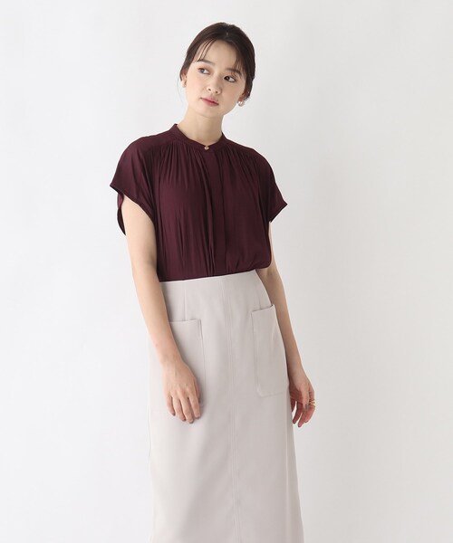 AG by aquagirl(エージーバイアクアガール)の「◆パウダーサテンギャザーブラウス【WEB限定サイズ】(シャツ/ブラウス・レディース・チャコールグレー/アイボリー/ボルドー/ライトベージュ・40/38/36)」の4枚目の写真