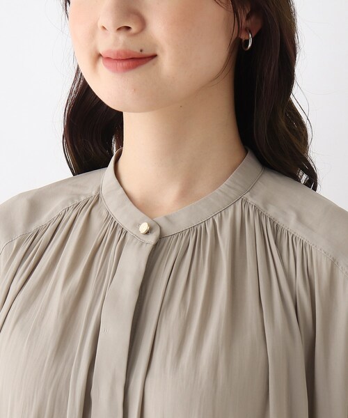 AG by aquagirl(エージーバイアクアガール)の「◆パウダーサテンギャザーブラウス【WEB限定サイズ】(シャツ/ブラウス・レディース・チャコールグレー/アイボリー/ボルドー/ライトベージュ・40/38/36)」の7枚目の写真
