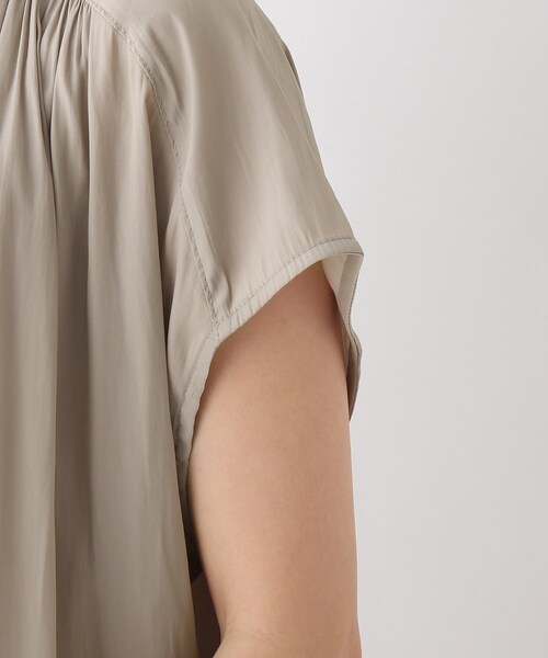 AG by aquagirl(エージーバイアクアガール)の「◆パウダーサテンギャザーブラウス【WEB限定サイズ】(シャツ/ブラウス・レディース・チャコールグレー/アイボリー/ボルドー/ライトベージュ・40/38/36)」の11枚目の写真