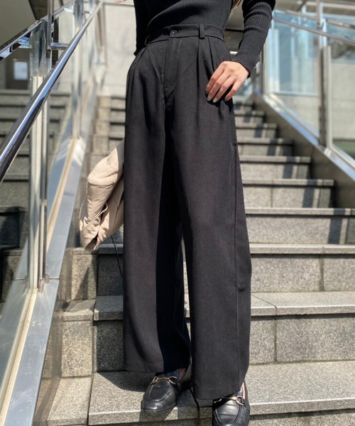 JUNOAH（ジュノア）の「フロントタックハイウエストストレートパンツ（その他パンツ・レディース・ブラック/ベージュ/モカ・X-LARGE/LARGE/MEDIUM）」の2枚目の写真