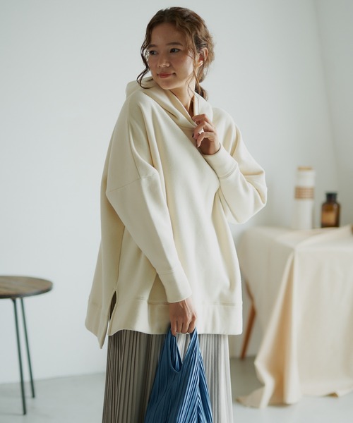 PUAL CE CIN（ピュアルセシン）の「【WEB限定】裏起毛裾スリットパーカープルオーバー（パーカー・レディース・グレイッシュベージュ/ブラック/ブラウン/モカ/オフホワイト/キャメル・FREE）」の2枚目の写真