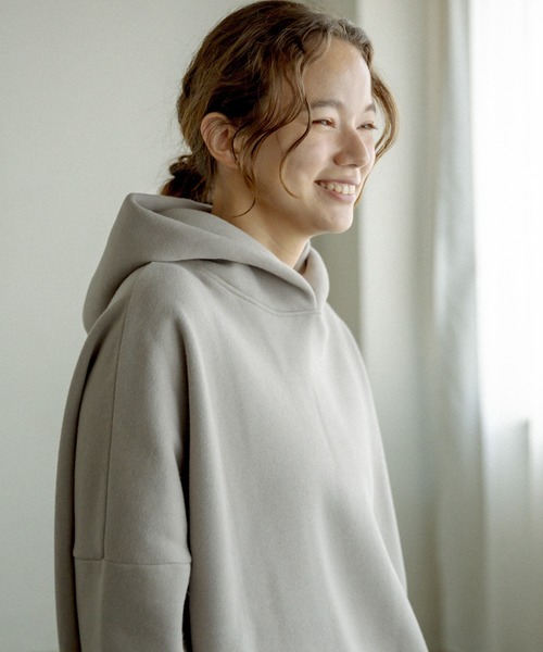 PUAL CE CIN（ピュアルセシン）の「【WEB限定】裏起毛裾スリットパーカープルオーバー（パーカー・レディース・グレイッシュベージュ/ブラック/ブラウン/モカ/オフホワイト/キャメル・FREE）」の8枚目の写真