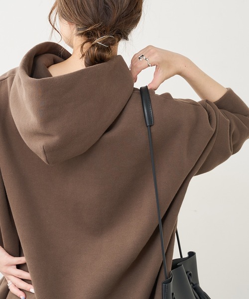 PUAL CE CIN（ピュアルセシン）の「【WEB限定】裏起毛裾スリットパーカープルオーバー（パーカー・レディース・グレイッシュベージュ/ブラック/ブラウン/モカ/オフホワイト/キャメル・FREE）」の12枚目の写真